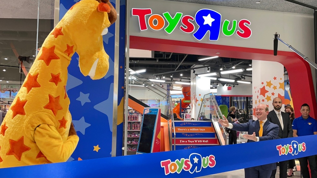 Brand new Toys R' Us store opens at Mall of America 